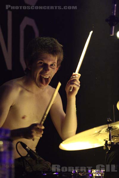 LOS CAMPESINOS - 2008-03-04 - PARIS - Nouveau Casino - Ollie Briggs